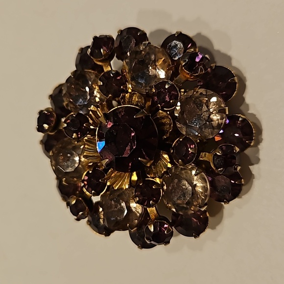 Vintage Purple & Lavender Rhinestones on Goldtone 1 1/2" Dia. Brooch - Picture 4 of 6